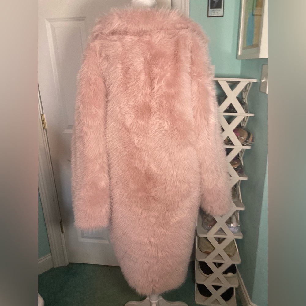 Luxurious Pink Faux Fur Coat - Picture 8 of 8